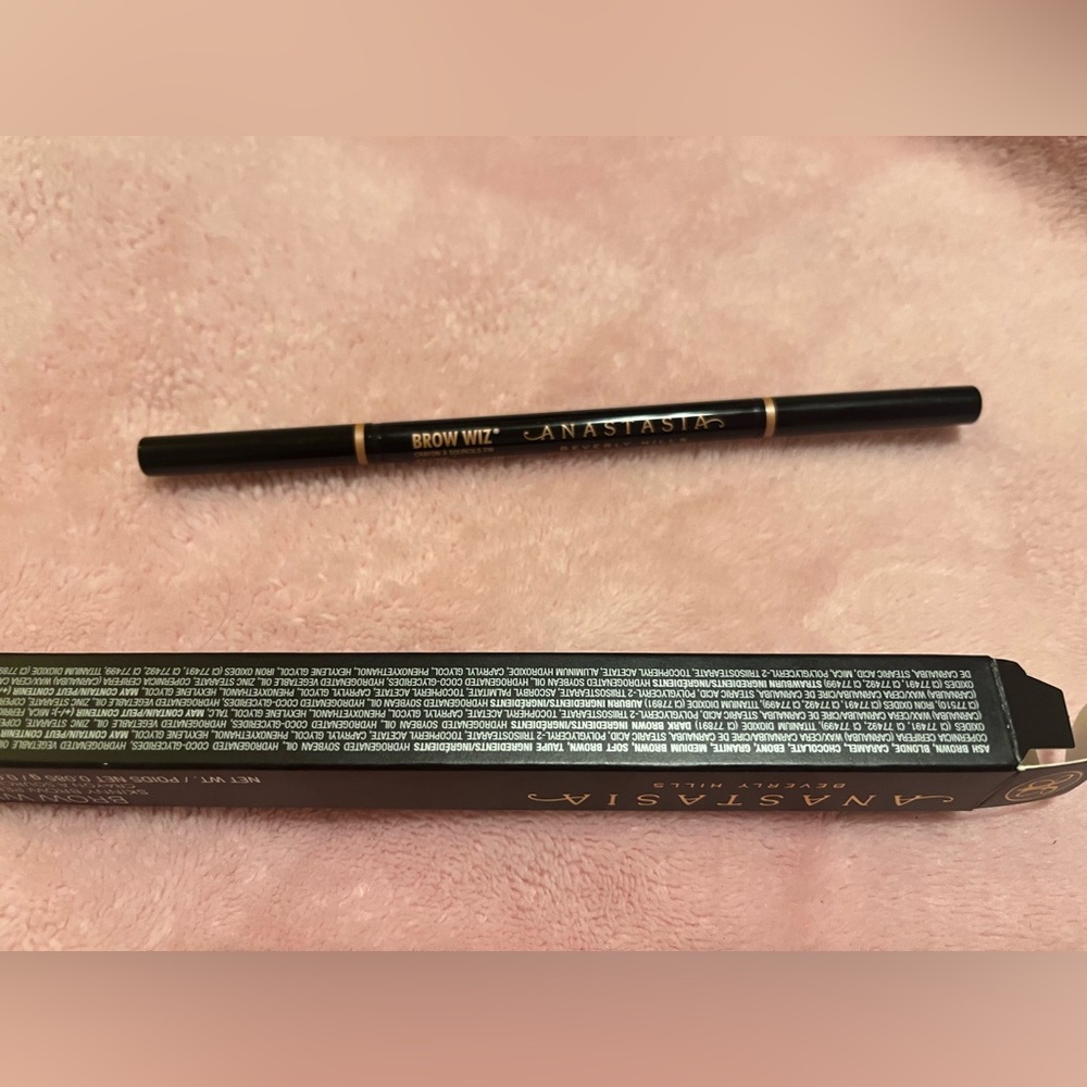 Anastasia Beverly‎ Hills brow wiz color taupe